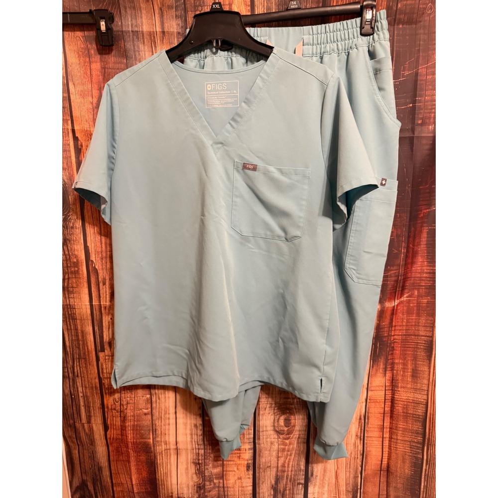 FIGS Technical Collection Scrub Set Light Blue Casala V-Neck Zamora Joggers XL L